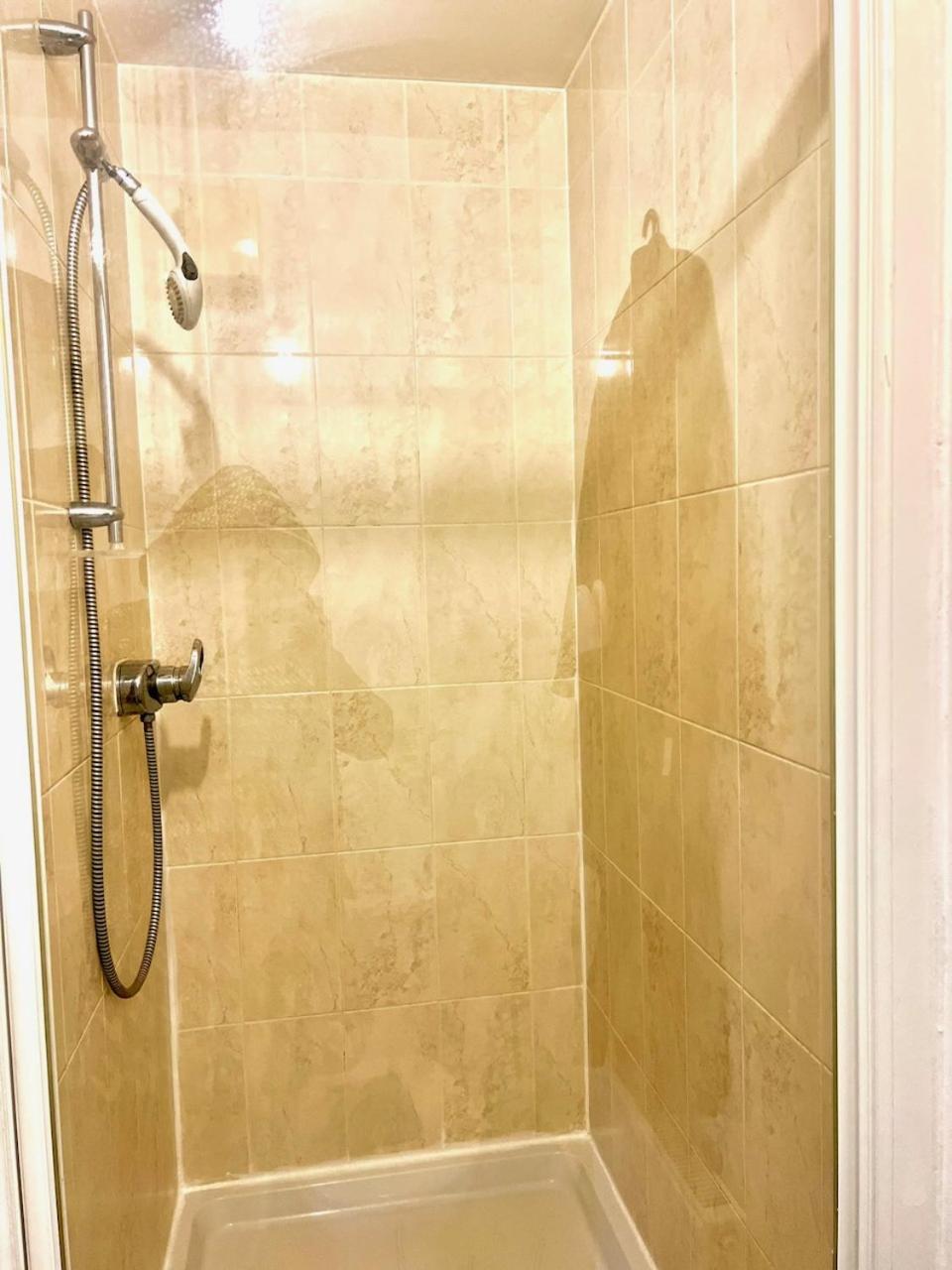 Dartford Kent Luxe Home -2 Mins From Dartford Crossing - Close To Town Centre & Station - 5 Bedroom Holiday Home - Fun Games & Free Parking-Sleeps 1 To 12 Екстериор снимка
