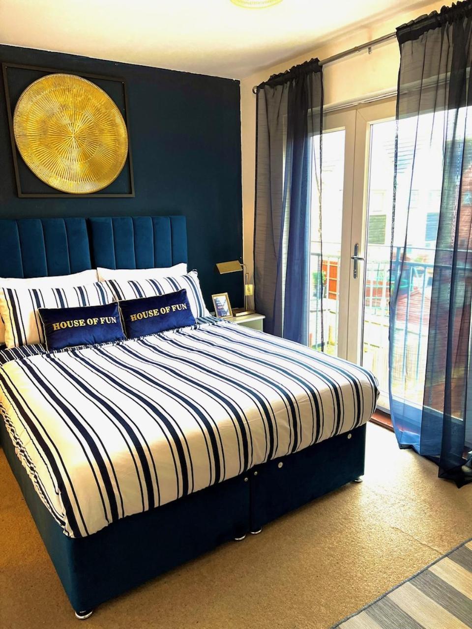 Dartford Kent Luxe Home -2 Mins From Dartford Crossing - Close To Town Centre & Station - 5 Bedroom Holiday Home - Fun Games & Free Parking-Sleeps 1 To 12 Екстериор снимка