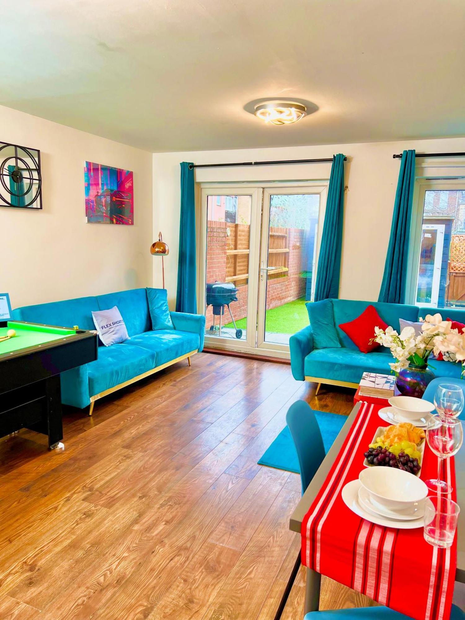 Dartford Kent Luxe Home -2 Mins From Dartford Crossing - Close To Town Centre & Station - 5 Bedroom Holiday Home - Fun Games & Free Parking-Sleeps 1 To 12 Екстериор снимка