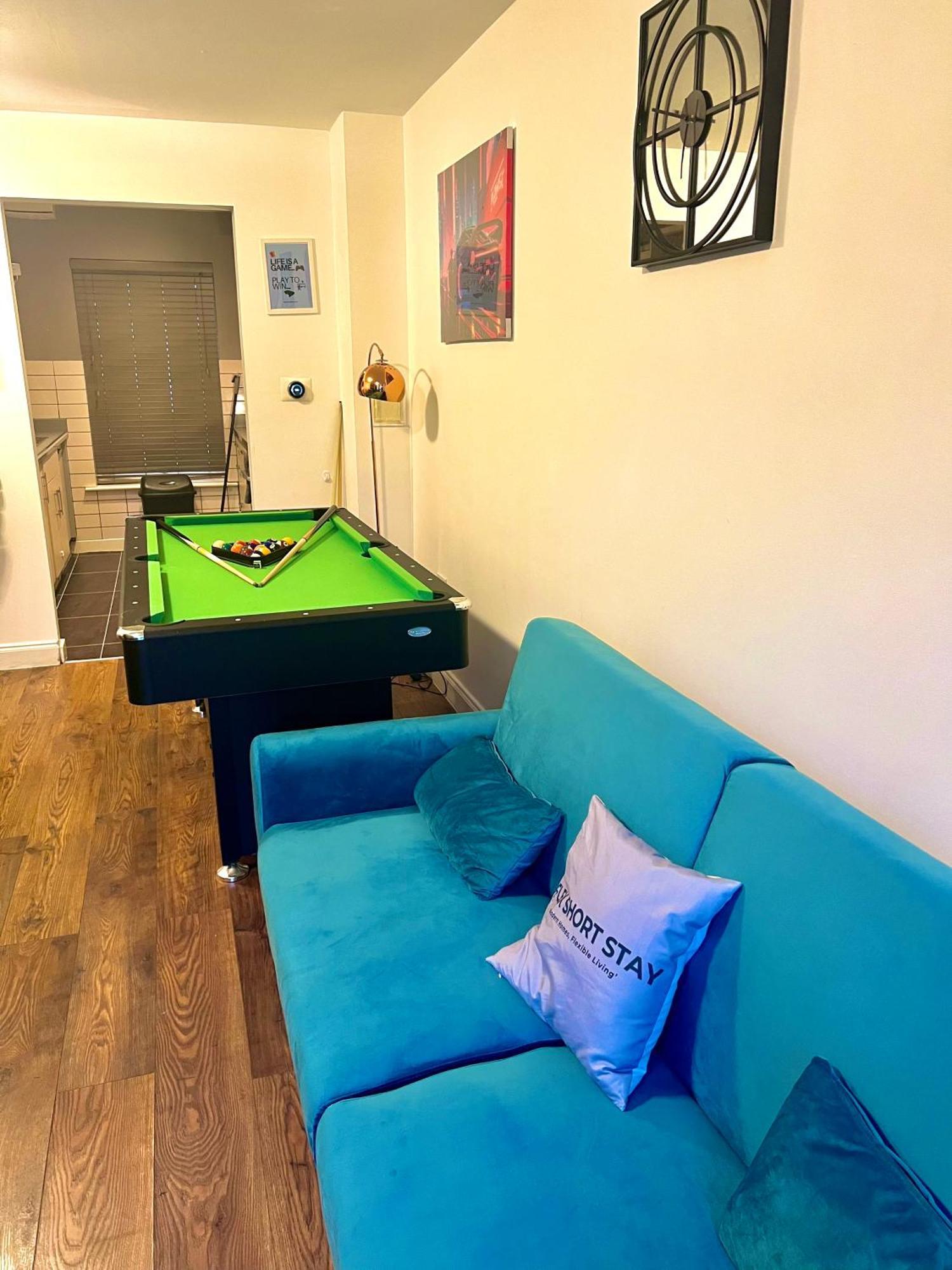 Dartford Kent Luxe Home -2 Mins From Dartford Crossing - Close To Town Centre & Station - 5 Bedroom Holiday Home - Fun Games & Free Parking-Sleeps 1 To 12 Екстериор снимка