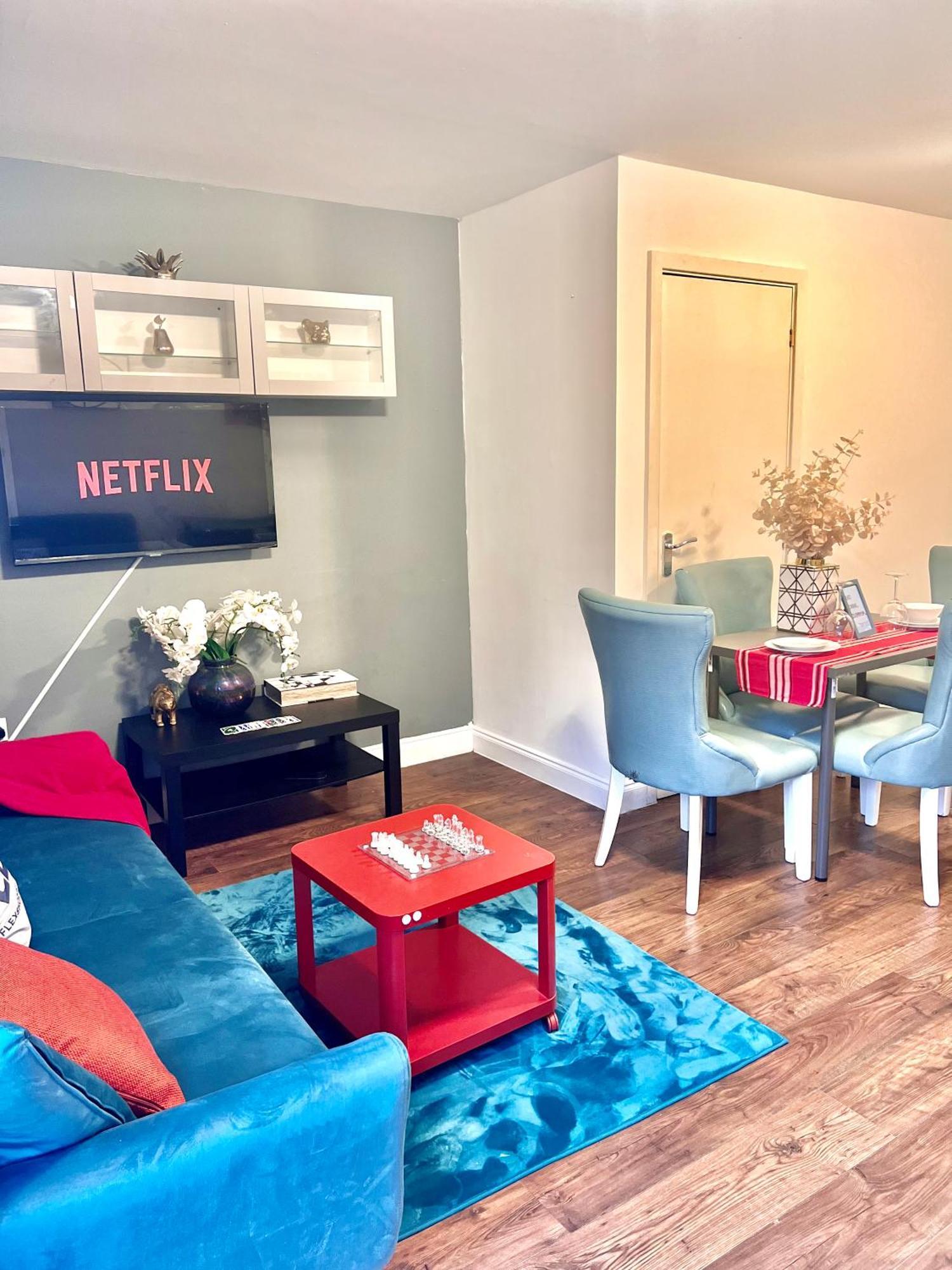 Dartford Kent Luxe Home -2 Mins From Dartford Crossing - Close To Town Centre & Station - 5 Bedroom Holiday Home - Fun Games & Free Parking-Sleeps 1 To 12 Екстериор снимка