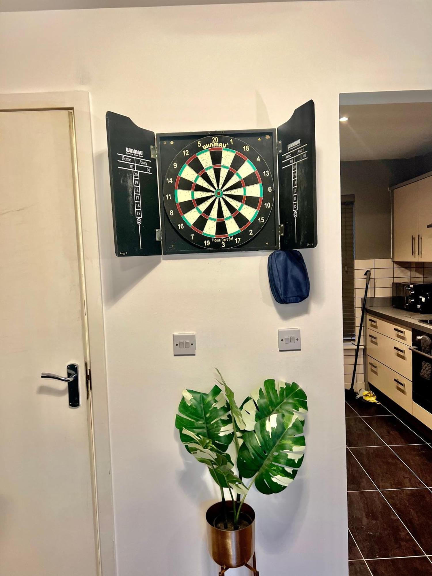 Dartford Kent Luxe Home -2 Mins From Dartford Crossing - Close To Town Centre & Station - 5 Bedroom Holiday Home - Fun Games & Free Parking-Sleeps 1 To 12 Екстериор снимка