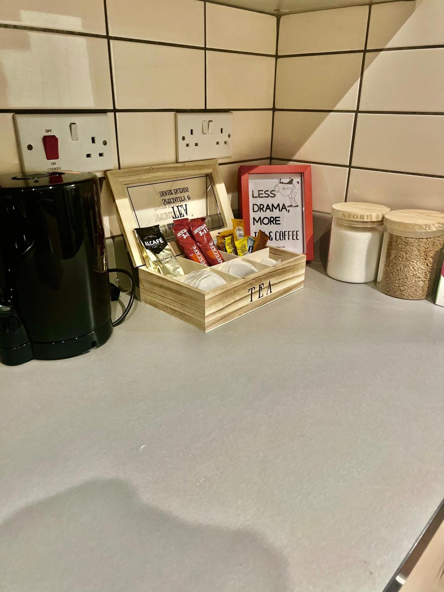 Dartford Kent Luxe Home -2 Mins From Dartford Crossing - Close To Town Centre & Station - 5 Bedroom Holiday Home - Fun Games & Free Parking-Sleeps 1 To 12 Екстериор снимка