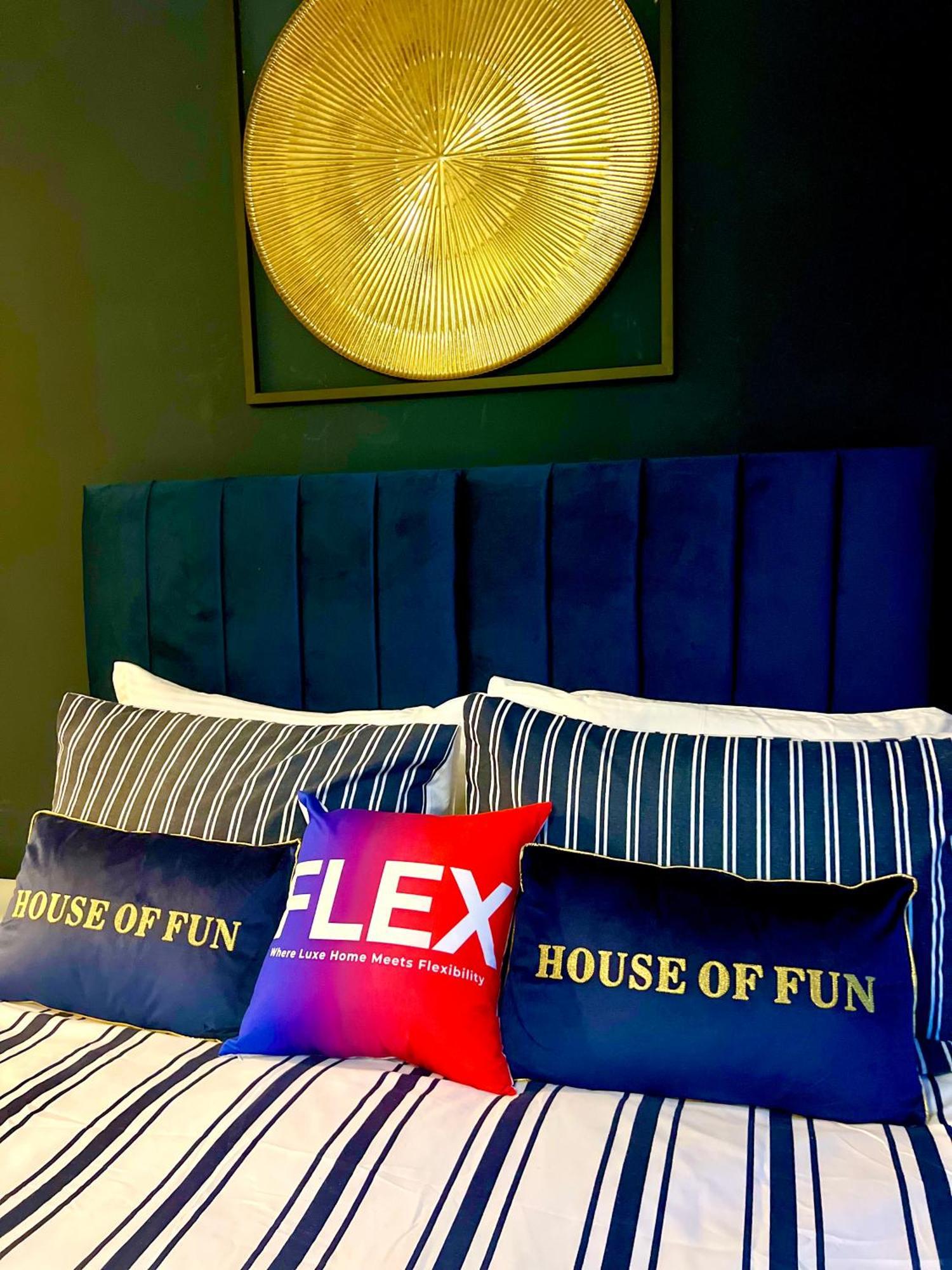 Dartford Kent Luxe Home -2 Mins From Dartford Crossing - Close To Town Centre & Station - 5 Bedroom Holiday Home - Fun Games & Free Parking-Sleeps 1 To 12 Екстериор снимка